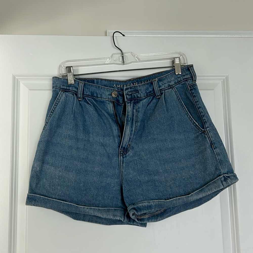 Selling American Eagle Mom Shorts! Size 8.